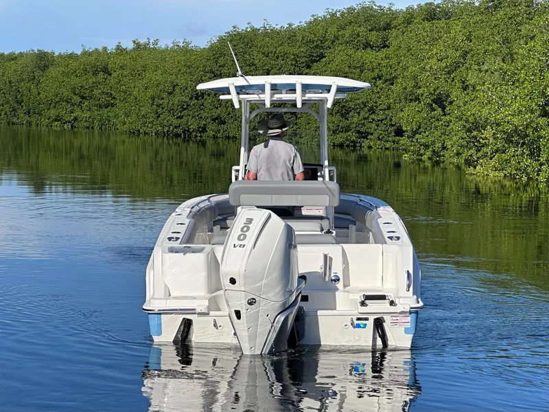 Slide: The Image of Boston Whaler 230 Outrage 2026 - 4