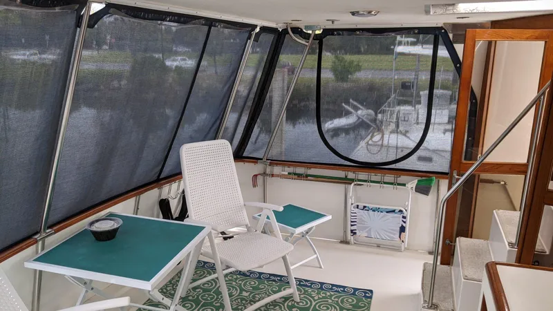 Slide: The Image of Interior view of 1992 Jefferson 43 Sun Deck yacht. - 17