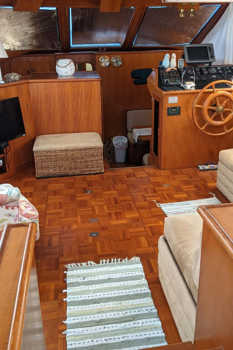 Slide: The Image of Interior of a 1992 Jefferson 43 Sun Deck yacht with wooden flooring. - 21