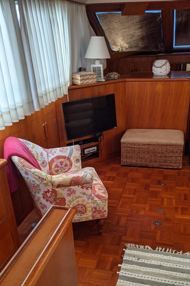 Slide: The Image of Interior of a 1992 Jefferson 43 Sun Deck yacht with cozy armchair. - 29