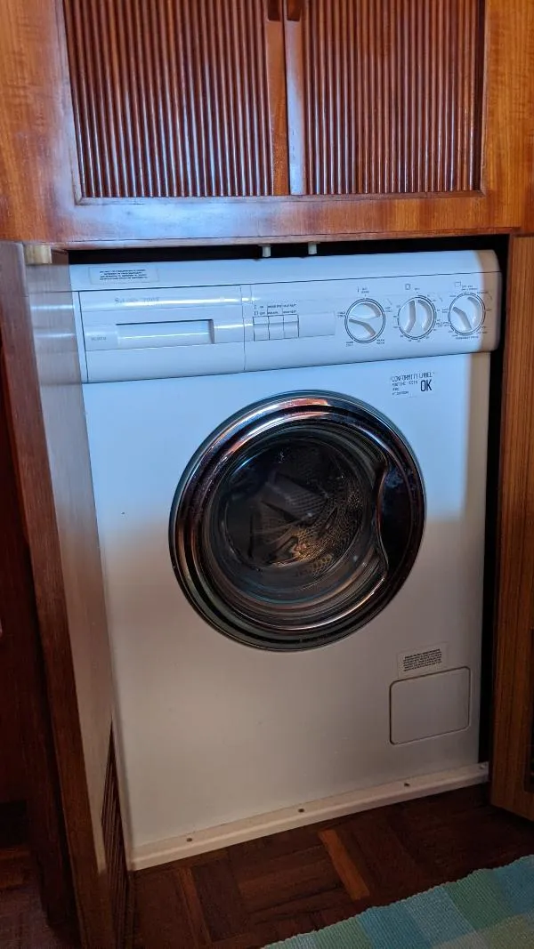 Slide: The Image of Washing machine in Jefferson 43 Sun Deck yacht, year 1992. - 44