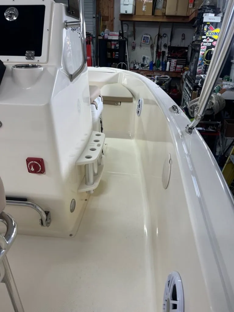 Slide: The Image of Scout 175 Sportfish 2025 - 10