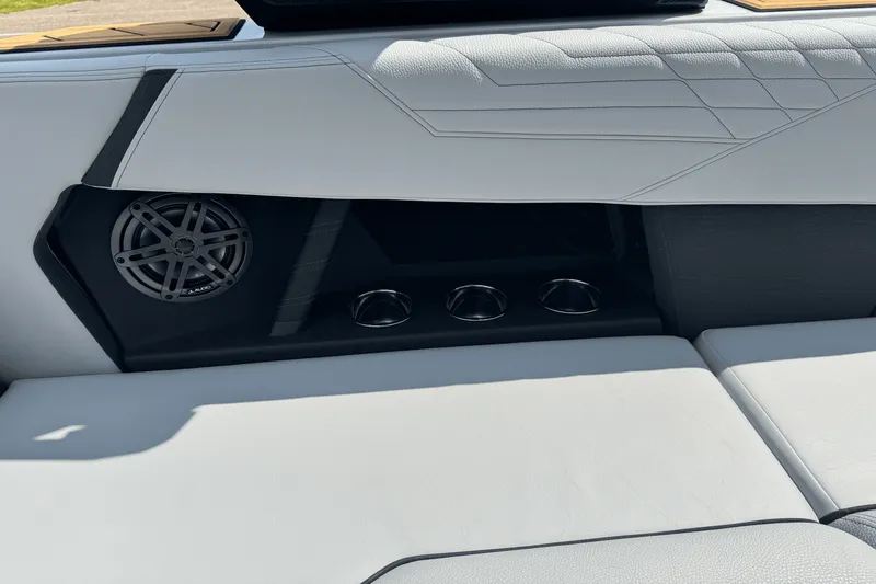 Slide: The Image of Nautique Super Air Nautique S21 2026 - 22