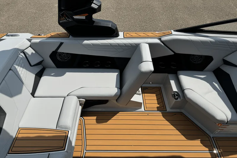 Slide: The Image of Nautique Super Air Nautique S21 2026 - 21
