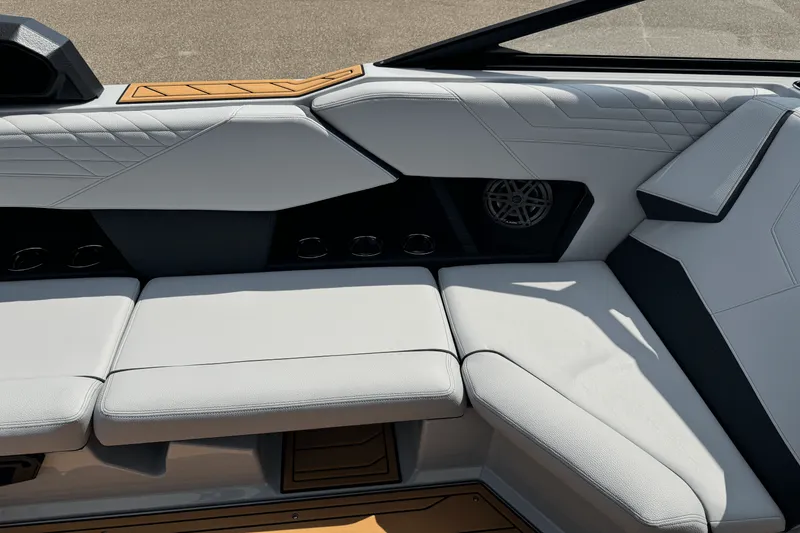 Slide: The Image of Nautique Super Air Nautique S21 2026 - 24