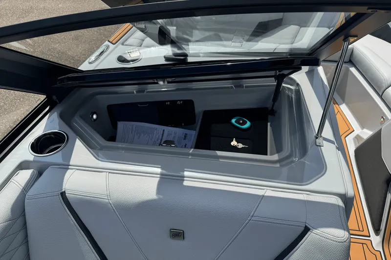 Slide: The Image of Nautique Super Air Nautique S21 2026 - 28