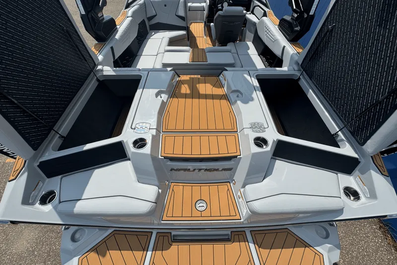 Slide: The Image of Nautique Super Air Nautique S21 2026 - 10