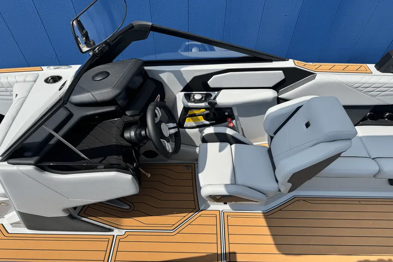 Slide: The Image of Nautique Super Air Nautique S21 2026 - 35