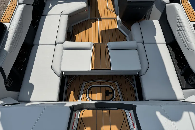 Slide: The Image of Nautique Super Air Nautique S21 2026 - 17