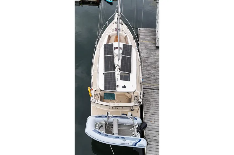 Slide: The Image of Island Packet SP Cruiser 2008 - 9