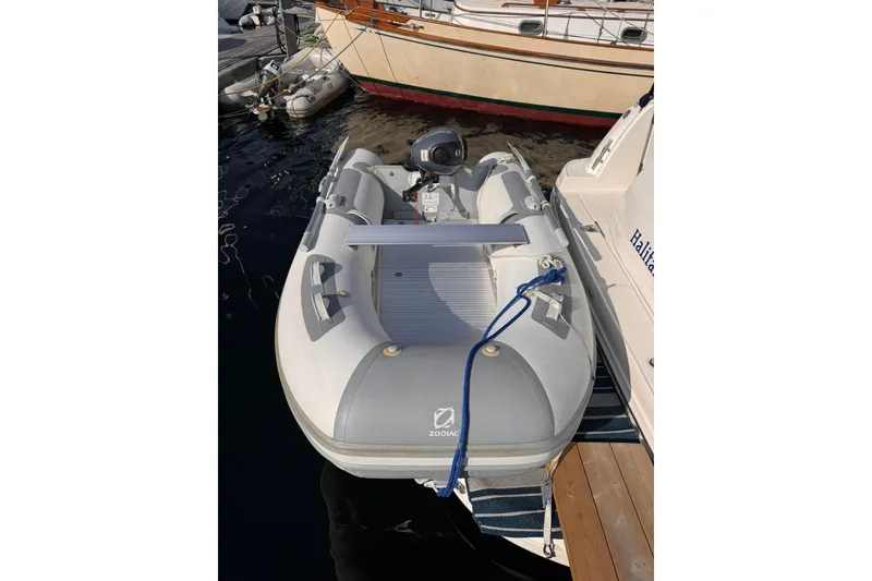 Slide: The Image of Sea Ray Sundancer 320 2004 - 2