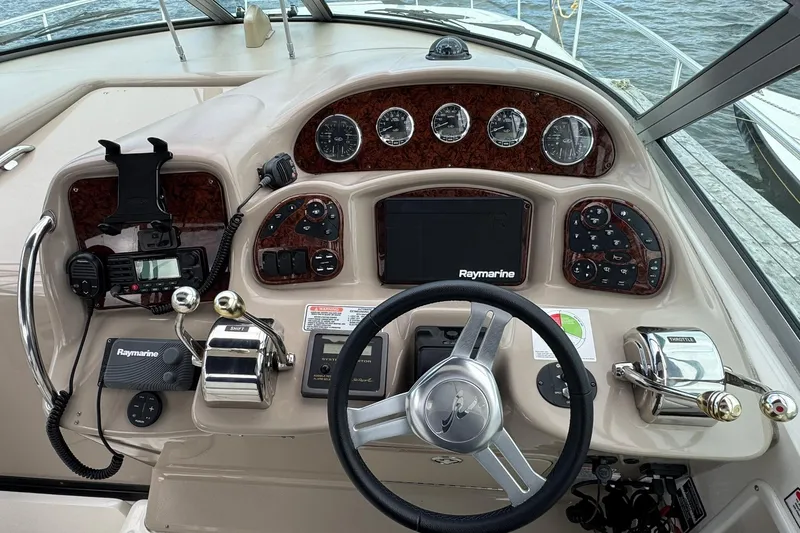 Slide: The Image of Sea Ray Sundancer 320 2004 - 29