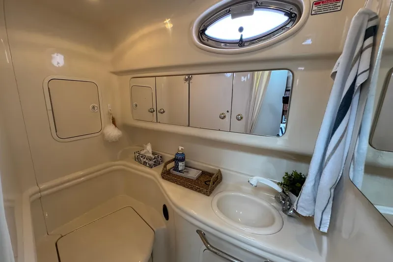 Slide: The Image of Sea Ray Sundancer 320 2004 - 44