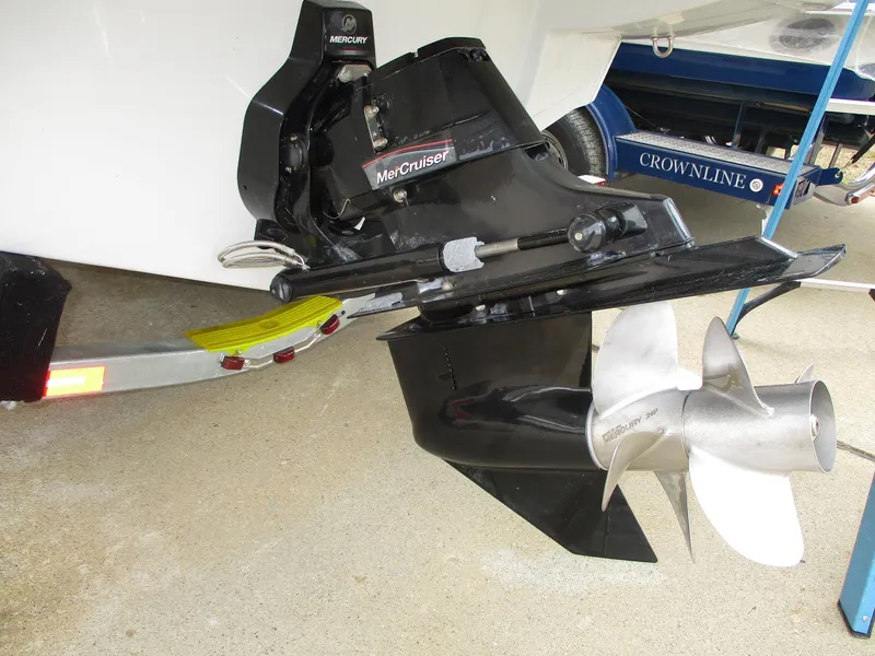 Slide: The Image of 2015 Crownline 285 SS boat drive with MerCruiser engine. - 16
