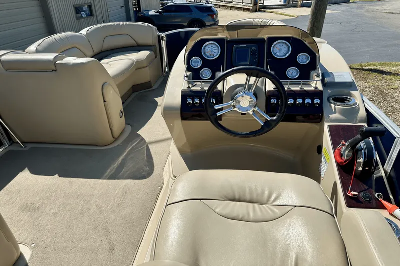 Slide: The Image of Sylvan 8523 MANDALAY CRS 2013 - 17