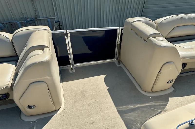 Slide: The Image of Sylvan 8523 MANDALAY CRS 2013 - 24