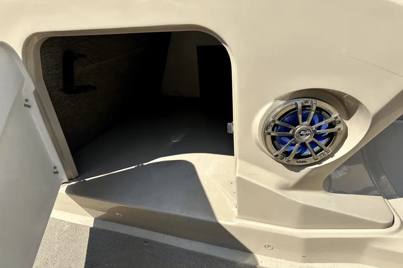 Slide: The Image of Sylvan 8523 MANDALAY CRS 2013 - 27