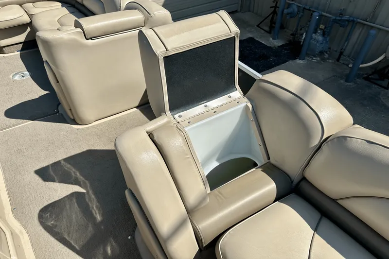 Slide: The Image of Sylvan 8523 MANDALAY CRS 2013 - 30