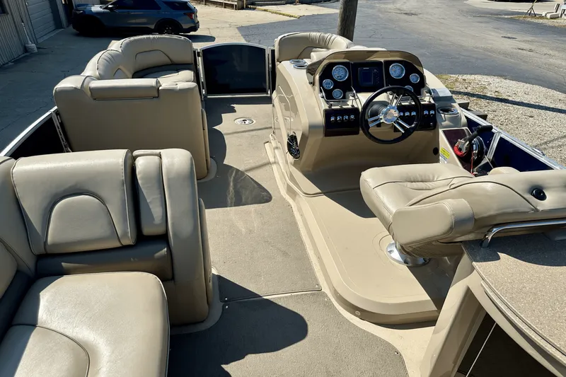 Slide: The Image of Sylvan 8523 MANDALAY CRS 2013 - 32