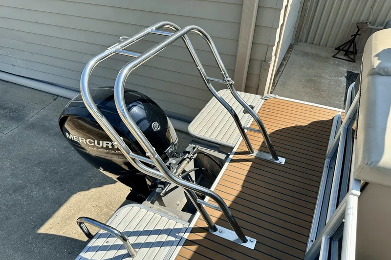 Slide: The Image of Sylvan 8523 MANDALAY CRS 2013 - 37