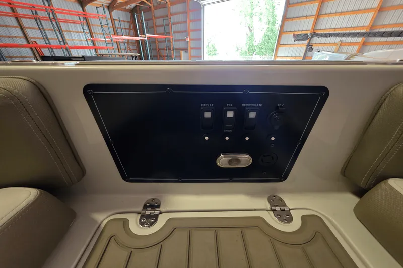 Slide: The Image of Crownline Boats E 205 XS 2021 - 10