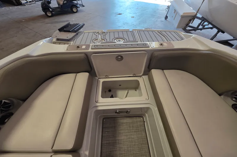 Slide: The Image of Crownline Boats E 205 XS 2021 - 11