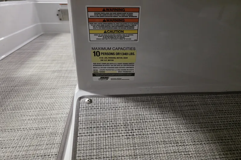 Slide: The Image of Crownline Boats E 205 XS 2021 - 18