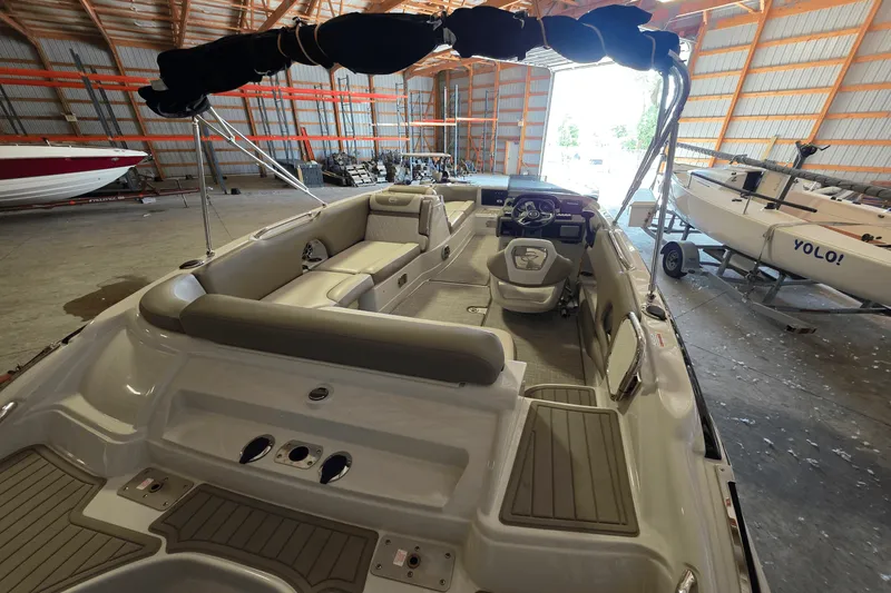 Slide: The Image of Crownline Boats E 205 XS 2021 - 3