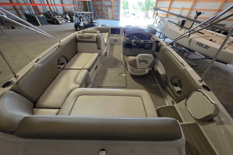 Slide: The Image of Crownline Boats E 205 XS 2021 - 4