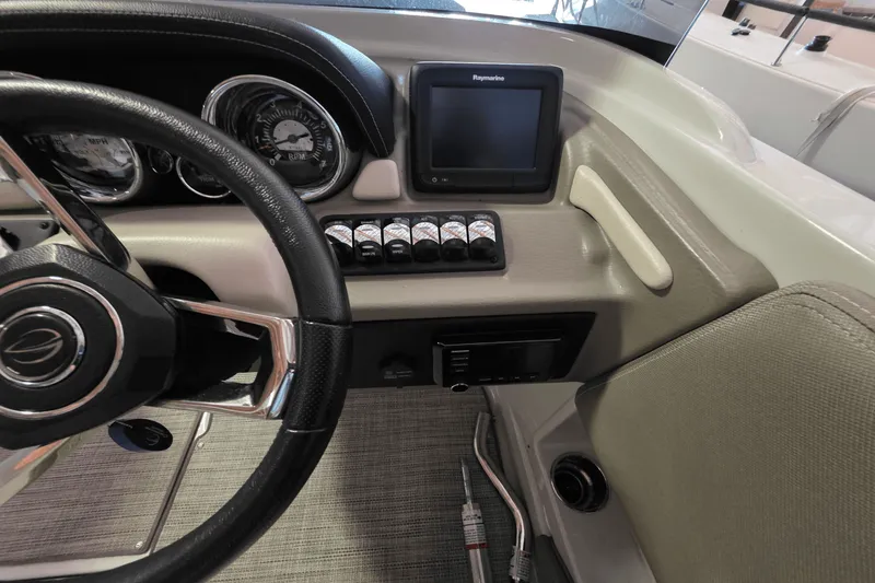 Slide: The Image of Crownline Boats E 205 XS 2021 - 6