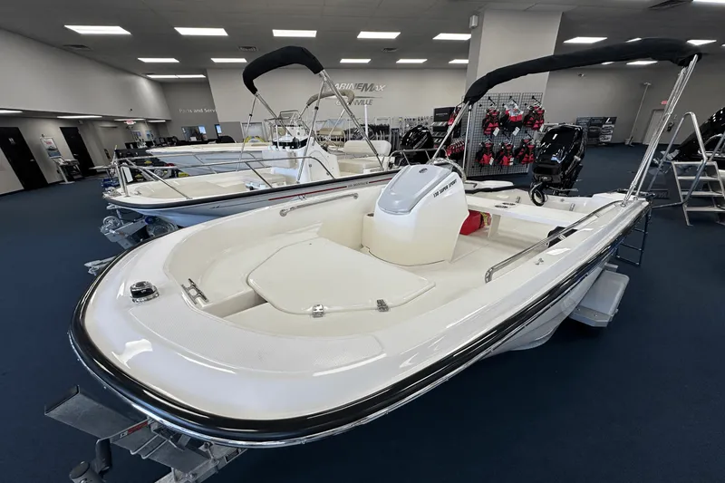 Slide: The Image of Boston Whaler 130 Super Sport 2025 - 1