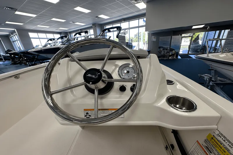 Slide: The Image of Boston Whaler 130 Super Sport 2025 - 10
