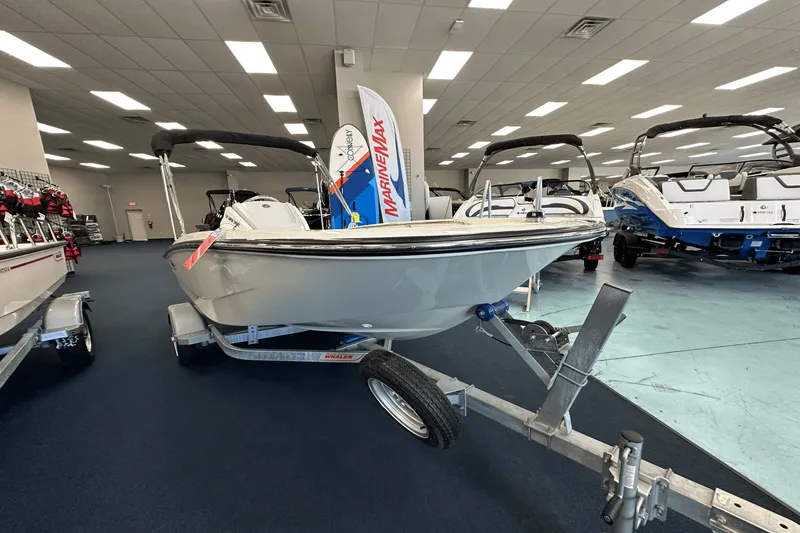 Slide: The Image of Boston Whaler 130 Super Sport 2025 - 4