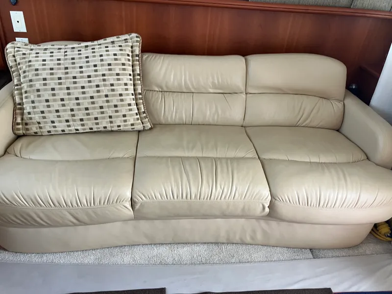 Slide: The Image of Silverton 38 CONVERTIBLE 2004 - 13
