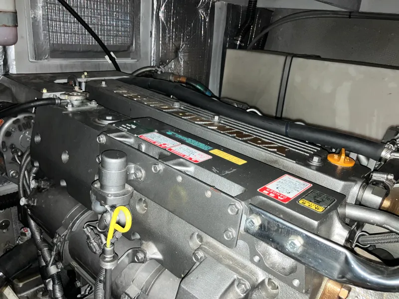 Slide: The Image of Silverton 38 CONVERTIBLE 2004 - 19