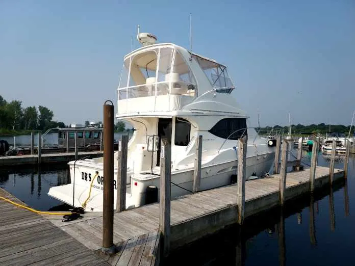 The Image of Silverton 38 CONVERTIBLE 2004 - 2
