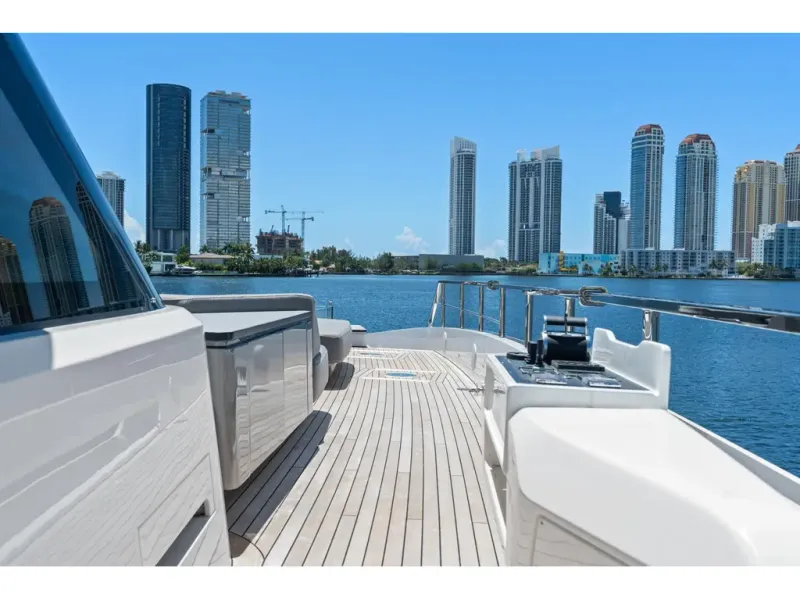 Slide: The Image of Azimut GRANDE 36M 2026 - 34