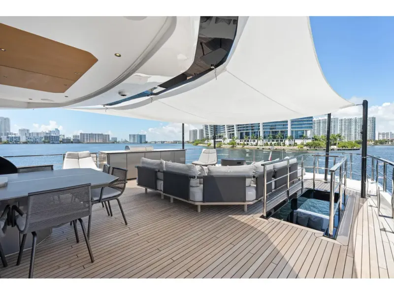 Slide: The Image of Azimut GRANDE 36M 2026 - 49