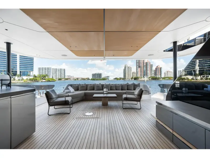 Slide: The Image of Azimut GRANDE 36M 2026 - 24