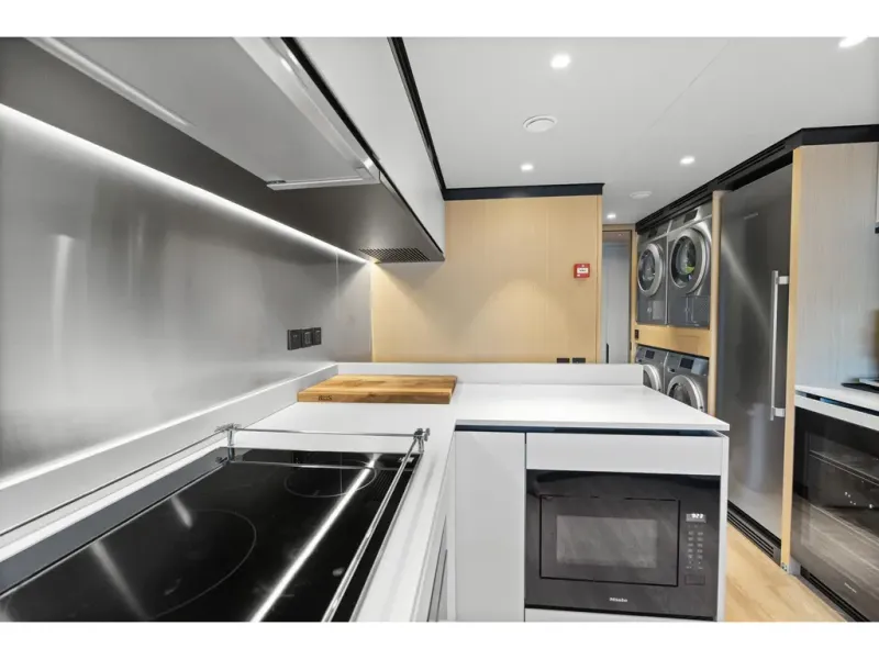 Slide: The Image of Azimut GRANDE 36M 2026 - 80