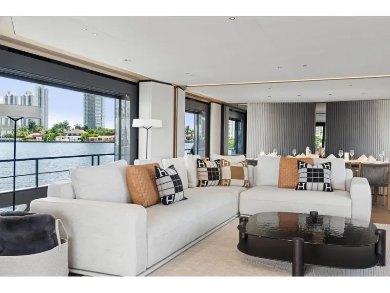 Slide: The Image of Azimut GRANDE 36M 2026 - 72