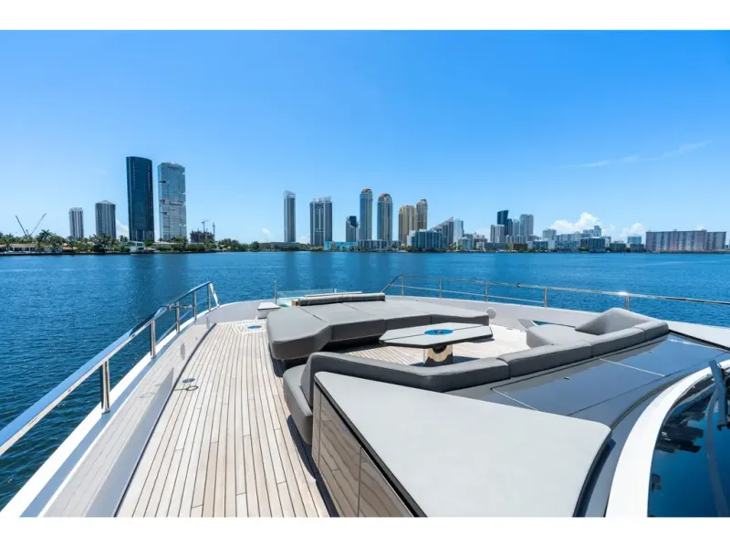 Slide: The Image of Azimut GRANDE 36M 2026 - 42
