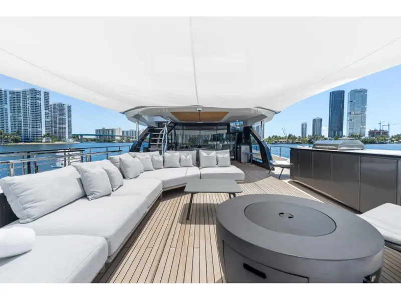 Slide: The Image of Azimut GRANDE 36M 2026 - 50
