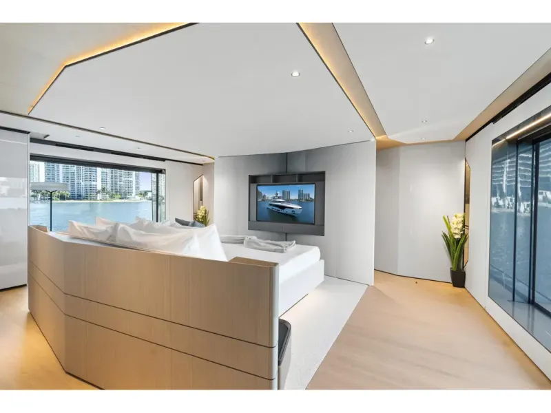 Slide: The Image of Azimut GRANDE 36M 2026 - 102