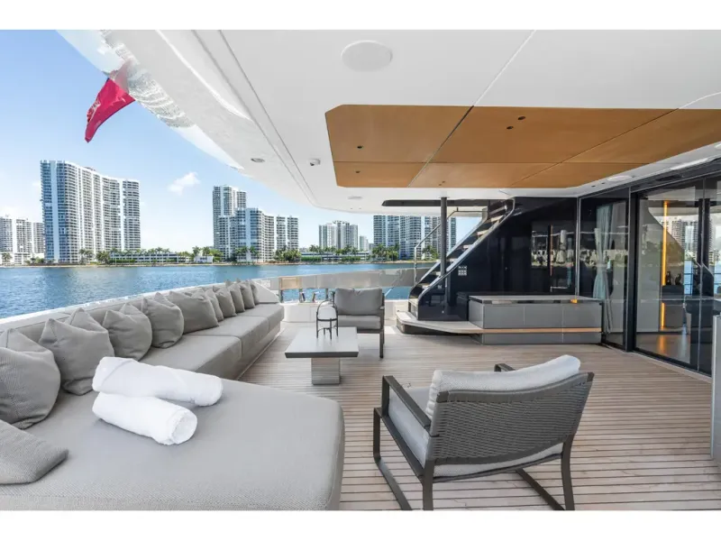 Slide: The Image of Azimut GRANDE 36M 2026 - 27