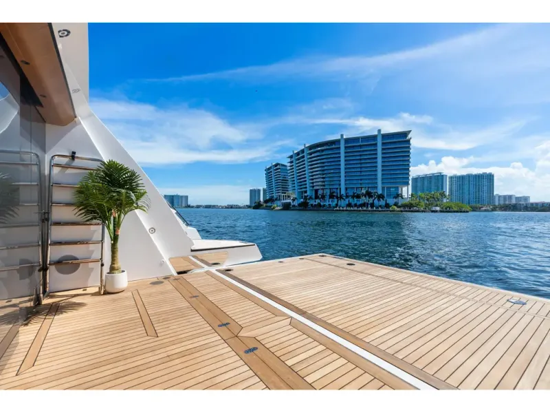Slide: The Image of Azimut GRANDE 36M 2026 - 30