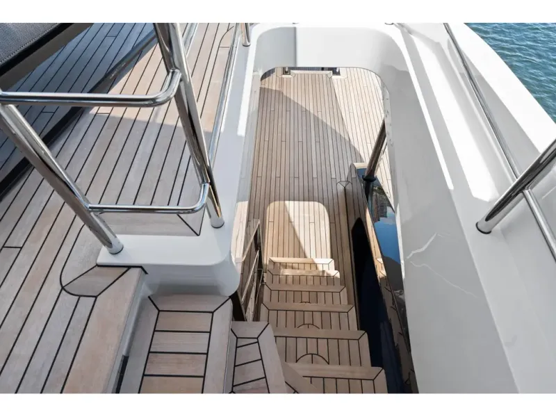 Slide: The Image of Azimut GRANDE 36M 2026 - 46