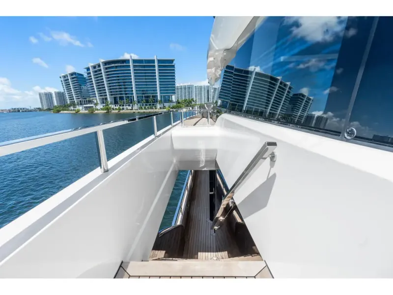 Slide: The Image of Azimut GRANDE 36M 2026 - 63