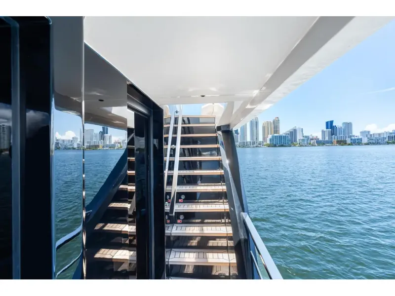 Slide: The Image of Azimut GRANDE 36M 2026 - 33