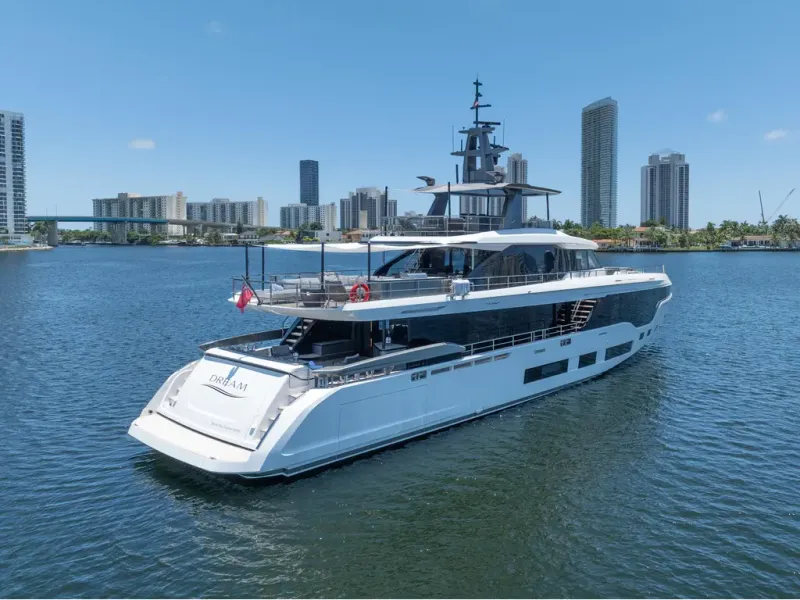 Slide: The Image of Azimut GRANDE 36M 2026 - 6